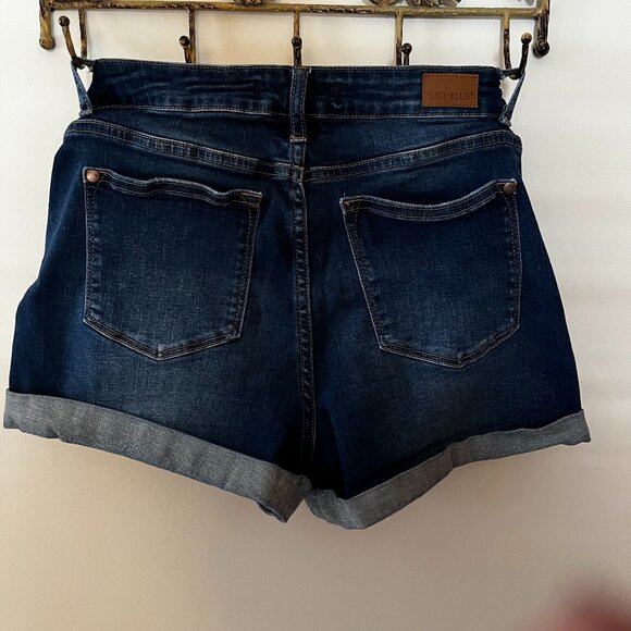 LIKE NEW} Judy Blue, 5-Pocket Mid-Rise, Cuffed Shorts / Size L - Picture 2 of 9